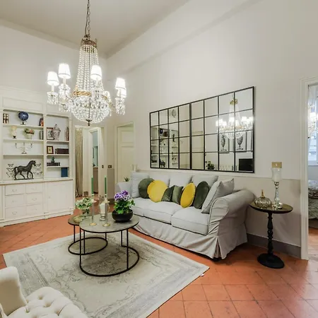 Panoramic Living In The Heart Of Apartment Lucca