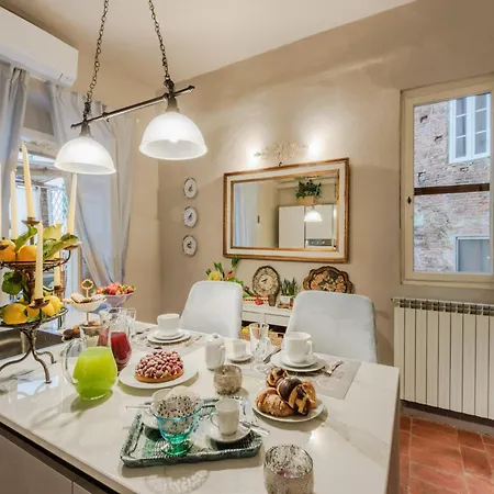 Panoramic Living In The Heart Of Apartment Lucca