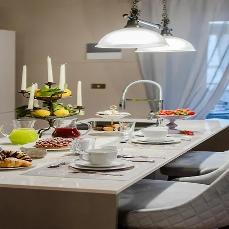 Panoramic Living In The Heart Of Apartment