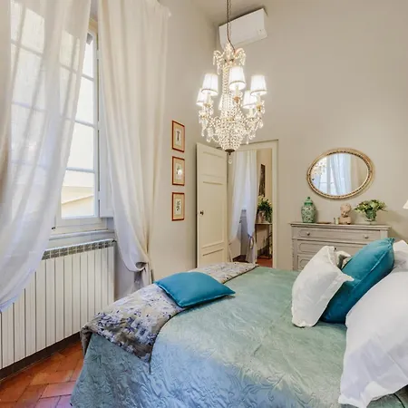 Panoramic Living In The Heart Of Apartment